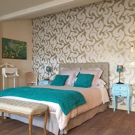 Bed & Breakfast Saint Genes - Chambres Et Table D'hotes