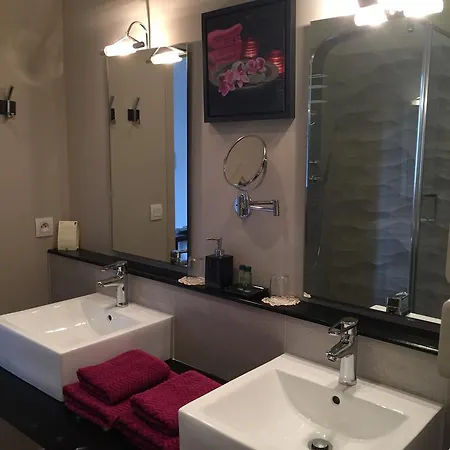 Saint Genes - Chambres Et Table D'hotes Bed & Breakfast