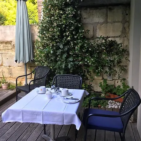 Bed & Breakfast Saint Genes - Chambres Et Table D'hotes *