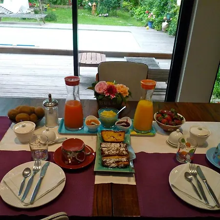 Saint Genes - Chambres Et Table D'hotes Bed & Breakfast *