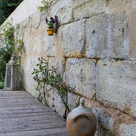 Saint Genes - Chambres Et Table D'hotes Bed & Breakfast